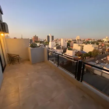 Departamento con gran balcón a la calle y parrilla Corrientes Exterior foto